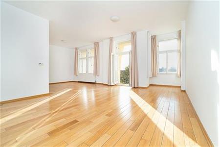 Obrázek nabídkyElegantní byt 3+1 s balkonem v krásné Art deco budově, 107 m2, Praha 2 - Chopinova